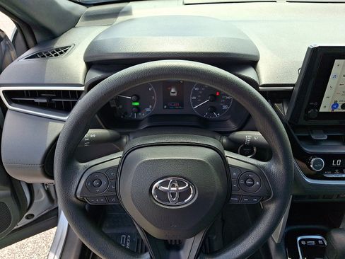 Used 2023 Toyota Corolla Cross AWD Hybrid image 18