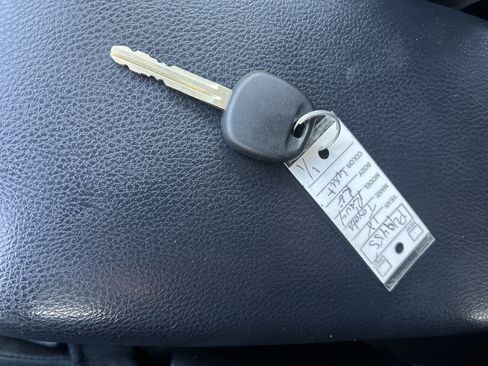 Used 2018 Toyota RAV4 LE FWD image 29
