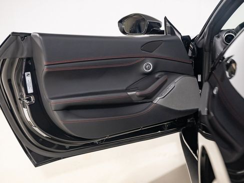 Used 2019 Ferrari Portofino RWD image 25