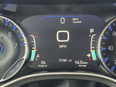 Used 2023 Chrysler Pacifica Touring-L FWD image 30
