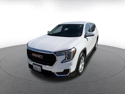 Used 2024 GMC Terrain SLE FWD image 7