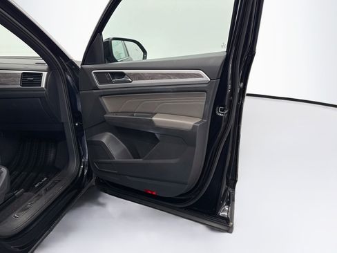 Used 2023 Volkswagen Atlas Cross Sport SE FWD image 34