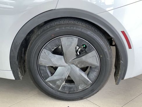 Used 2023 Toyota Prius LE AWD/4WD image 12