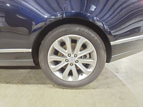 Used 2016 Land Rover Range Rover HSE image 34