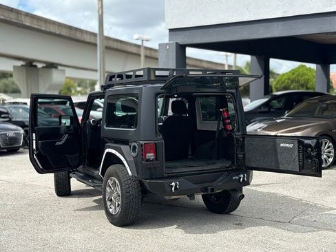 Used 2016 Jeep Wrangler Rubicon w/ Power Convenience Group image 25