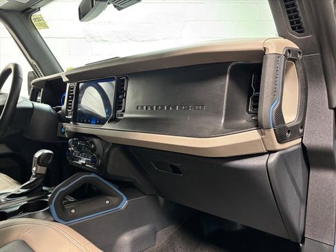 Used 2023 Ford Bronco Wildtrak image 30