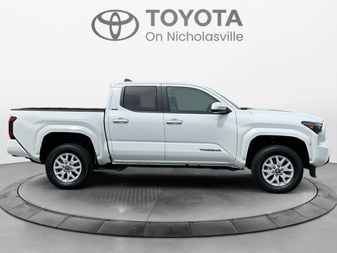 Used 2024 Toyota Tacoma SR5 AWD/4WD image 6