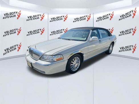Used 2004 Lincoln Town Car Ultimate RWD image 7