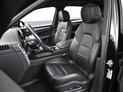 Certified 2023 Porsche Cayenne Platinum Edition AWD/4WD image 5