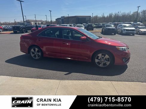 Used 2013 Toyota Camry SE w/ Leather Pkg image 16