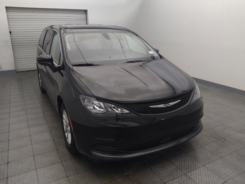 Used 2022 Chrysler Voyager LX FWD image 14