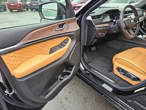 New 2025 Jeep Grand Cherokee Summit image 17