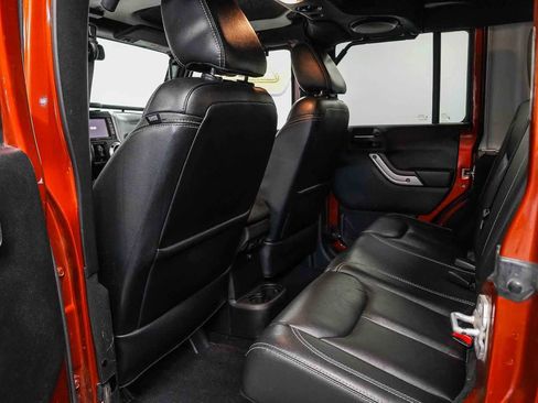 Used 2014 Jeep Wrangler Unlimited Sahara w/ Connectivity Group AWD/4WD image 18