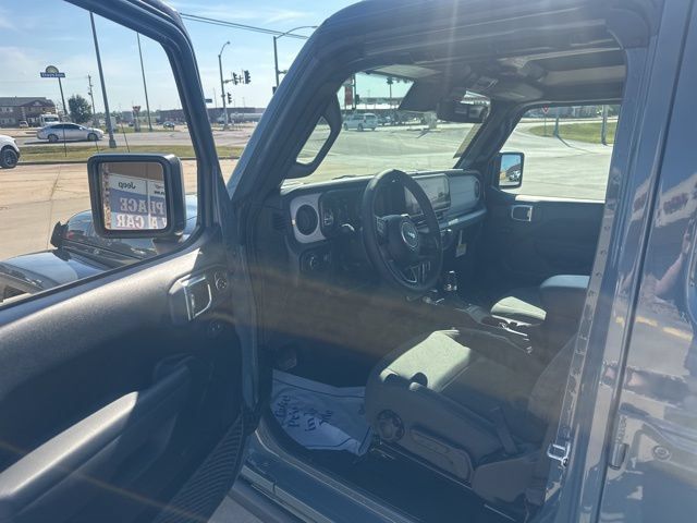 New 2025 Jeep Gladiator Sport AWD/4WD image 18