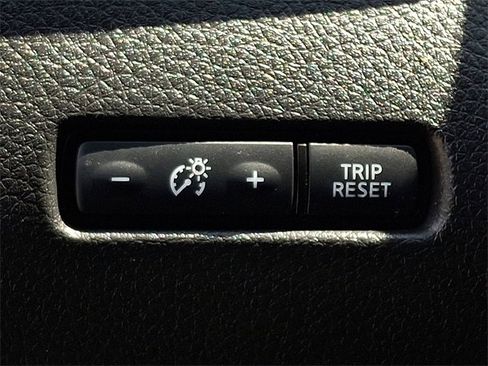 Used 2021 Nissan Rogue Sport SV image 25