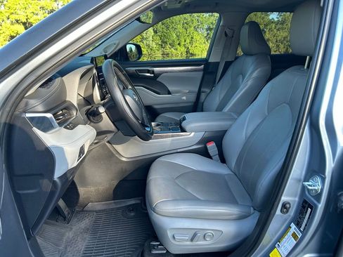 Used 2023 Toyota Highlander Limited image 15