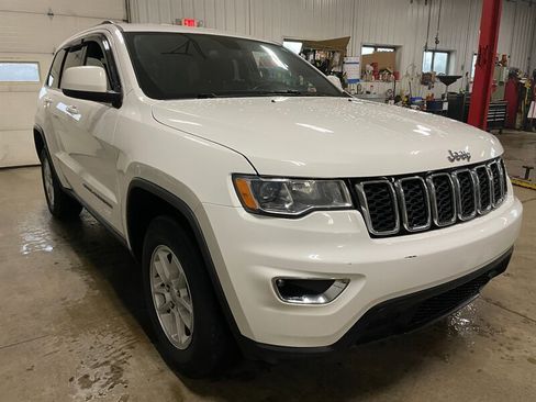 Used 2019 Jeep Grand Cherokee Laredo w/ Security & Convenience Group AWD/4WD image 4