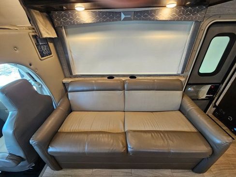 Used 2021 Ford E-450 and Econoline 450 Super Duty w/ Motorhome Prep Package image 12