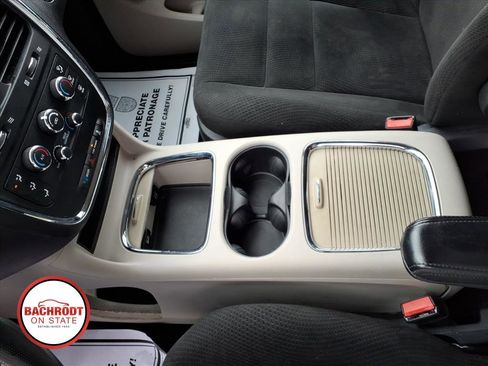 Used 2016 Dodge Grand Caravan SXT w/ Rear Park Assist Package FWD image 13
