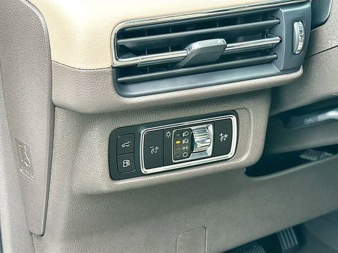 Used 2024 Lincoln Corsair Grand Touring image 10