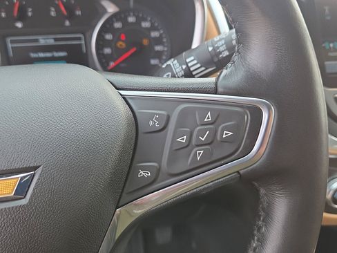 Used 2018 Chevrolet Equinox Premier FWD image 25