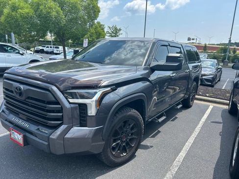 Used 2022 Toyota Tundra SR5 w/ Convenience Package RWD image 2