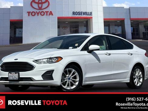 Used 2020 Ford Fusion SE image 1