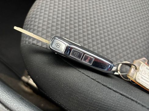 Used 2025 Kia Soul LX w/ LX Technology Package FWD image 21