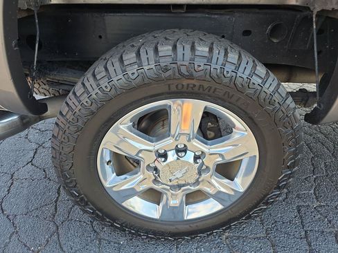 Used 2006 Chevrolet Silverado 2500 LT w/ Heavy-Duty Power Package AWD/4WD image 16