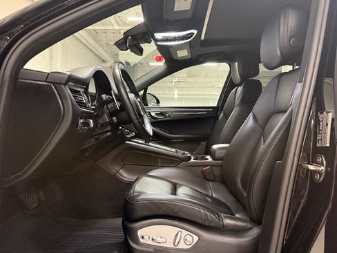 Certified 2023 Porsche Macan S AWD/4WD image 5