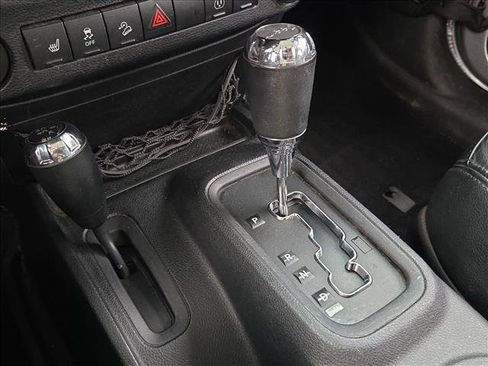 Used 2013 Jeep Wrangler Unlimited Rubicon AWD/4WD image 11