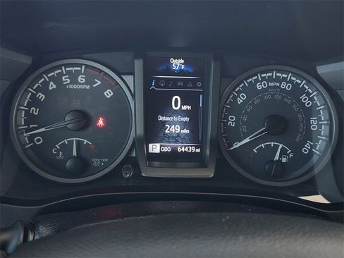 Used 2017 Toyota Tacoma TRD Sport image 17