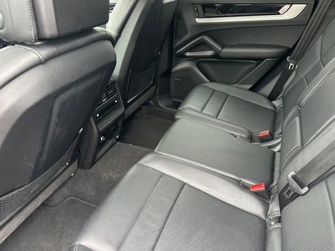 Used 2024 Porsche Cayenne image 14