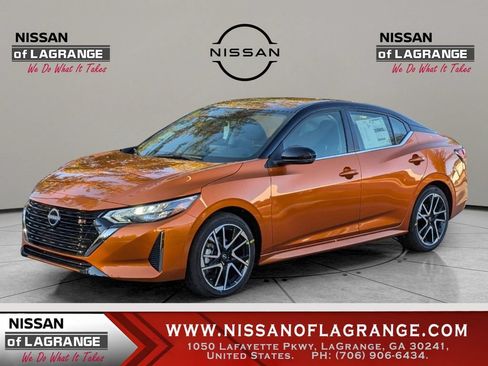 Certified 2025 Nissan Sentra SR FWD image 1