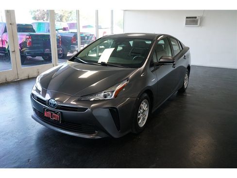 Used 2020 Toyota Prius L Eco w/ Carpet Mat Package image 3