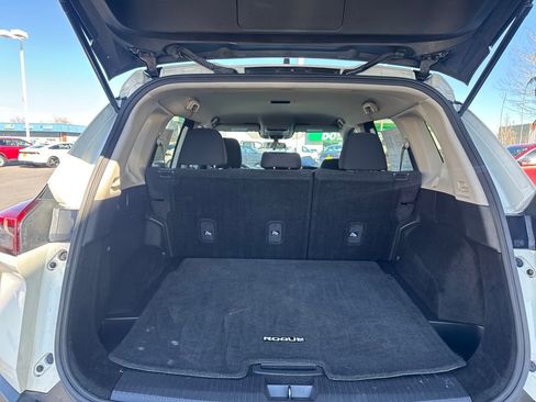 Used 2023 Nissan Rogue S image 14