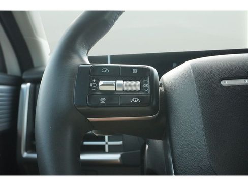 Used 2025 Hyundai Santa Fe SE FWD image 12
