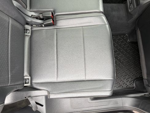 Used 2020 Volkswagen Tiguan SE w/ Panoramic Sunroof Package image 25