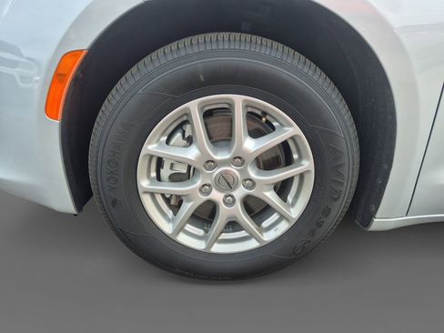 Used 2024 Chrysler Voyager LX image 13