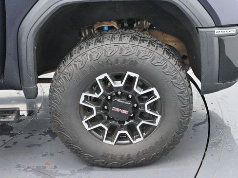 Used 2024 GMC Sierra 2500 AT4X AWD/4WD image 36
