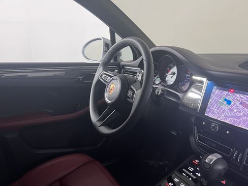 Certified 2025 Porsche Macan S AWD/4WD image 12