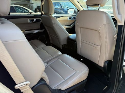 Used 2024 Ford Explorer XLT w/ Equipment Group 202A image 9