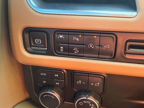 Used 2021 Chevrolet Tahoe Premier AWD/4WD image 28