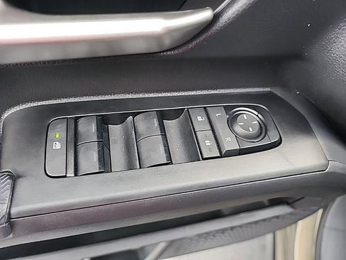 Used 2025 Toyota Tacoma TRD Off-Road image 15