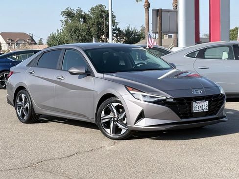 Used 2023 Hyundai Elantra SEL w/ Convenience Package FWD image 2