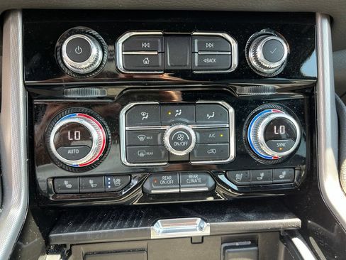 Used 2022 GMC Yukon Denali AWD/4WD image 17