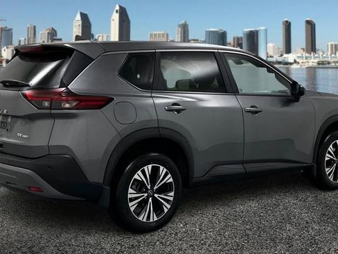 Used 2023 Nissan Rogue SV image 5