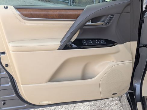 Used 2016 Lexus LX 570 4WD image 11