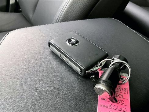 Used 2025 Volvo XC60 B5 Plus w/ Protection Package Premier image 13