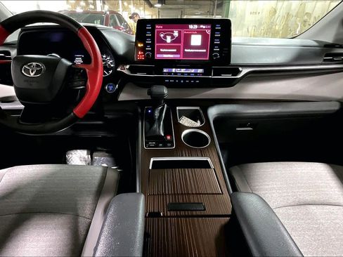 Certified 2022 Toyota Sienna LE image 15